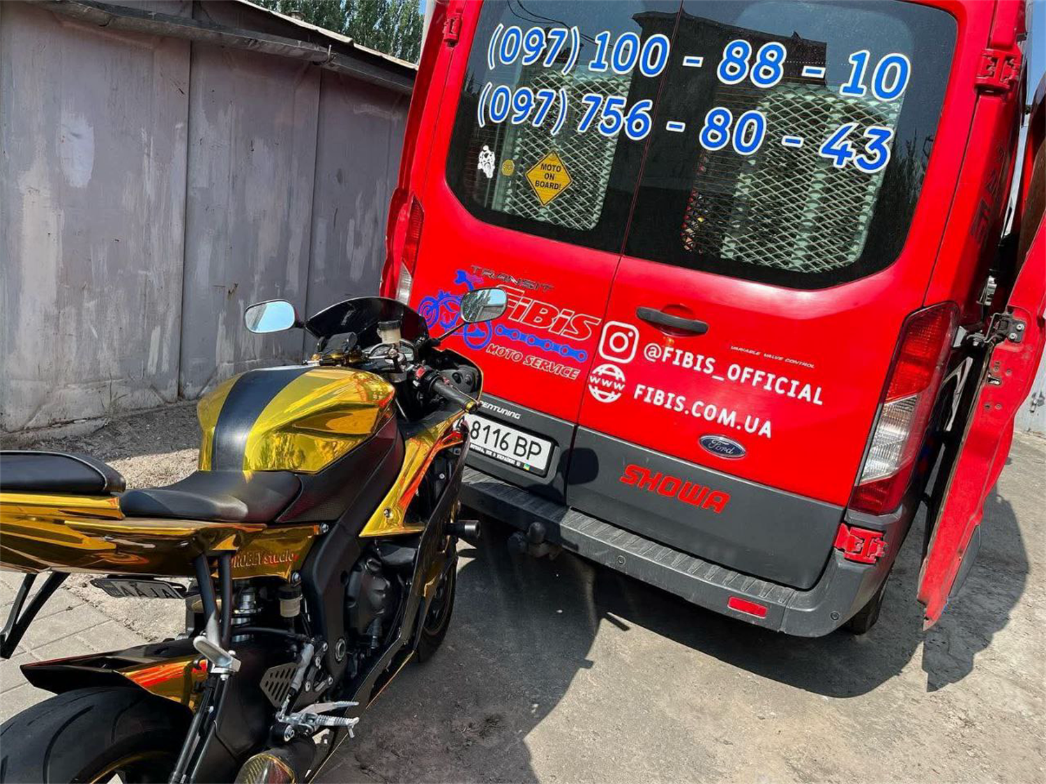 Triumph Tiger — Пригоди починаються тут. Triumph Tiger — універсальний ендуро для будь-яких умов. Асфальт, гравій, гірські стежки — йому байдуже. Комфорт, потужність і маневреність роблять його ідеальним напарником у подорожах.